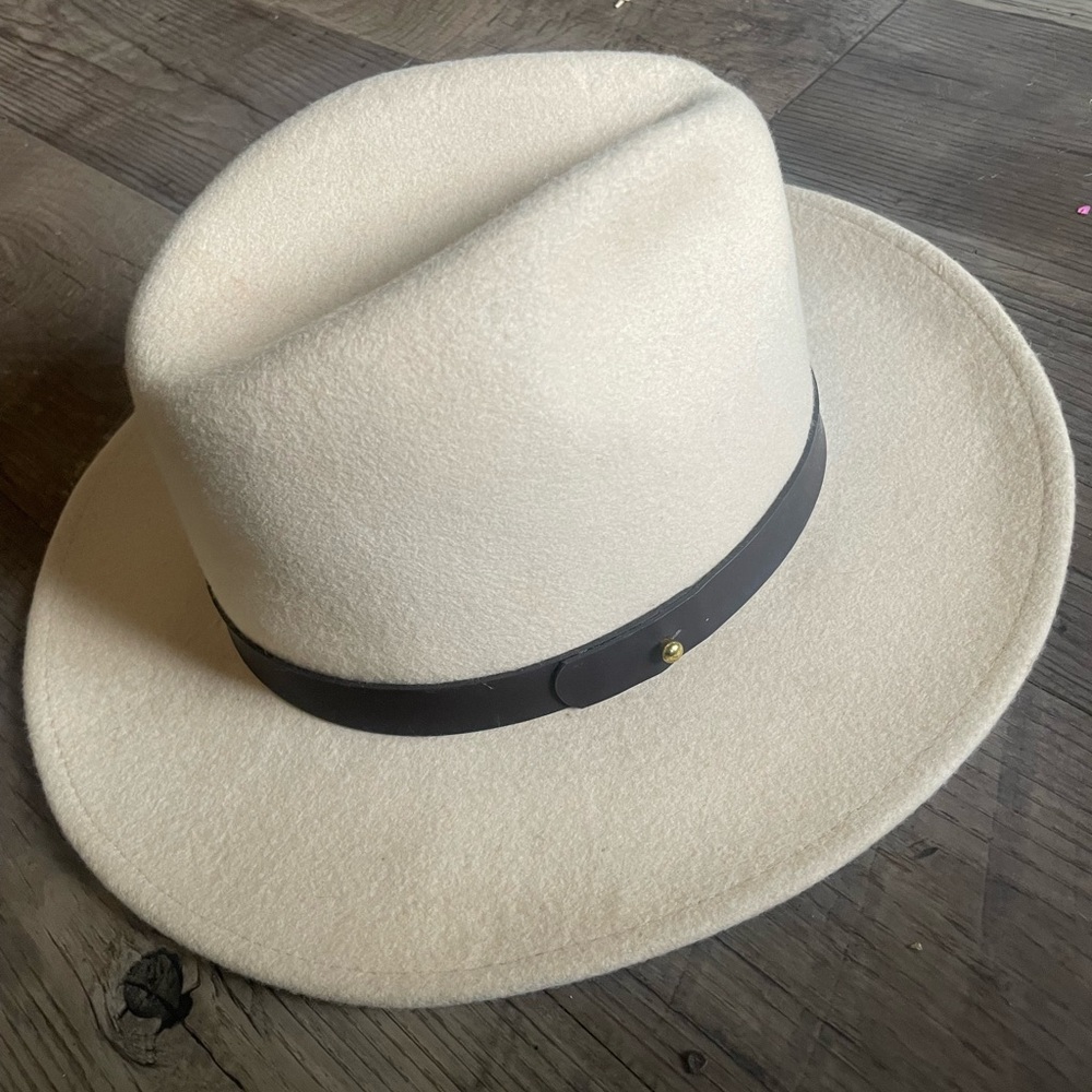 Lack of Color tan flat brim hat 58cm
